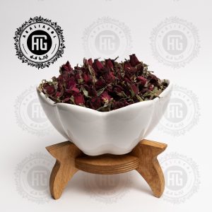 غنچه رز قرمز خطدار